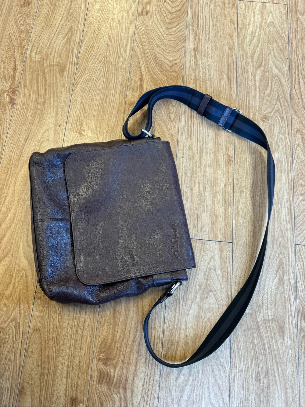 Coach large Brown Leather Crossbody Messenger Bag in good condition